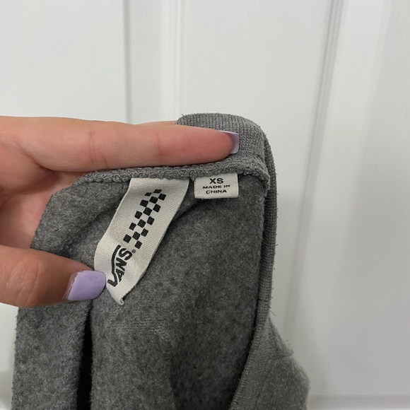 Vans gray crew neck.
Size: XS - Picture 3 of 3